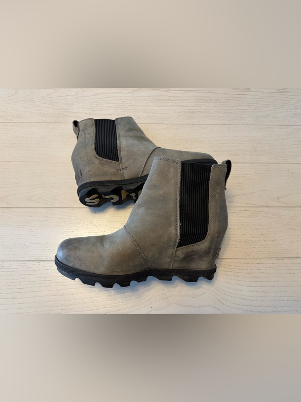 SOREL size 8.5 Joan of Arctic wedge boot